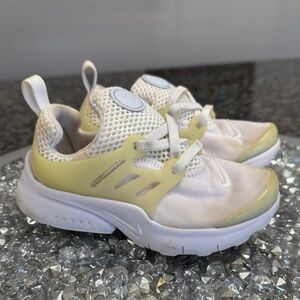 Nike Kids girls White and Yellow Sneakers 9 C or toddler